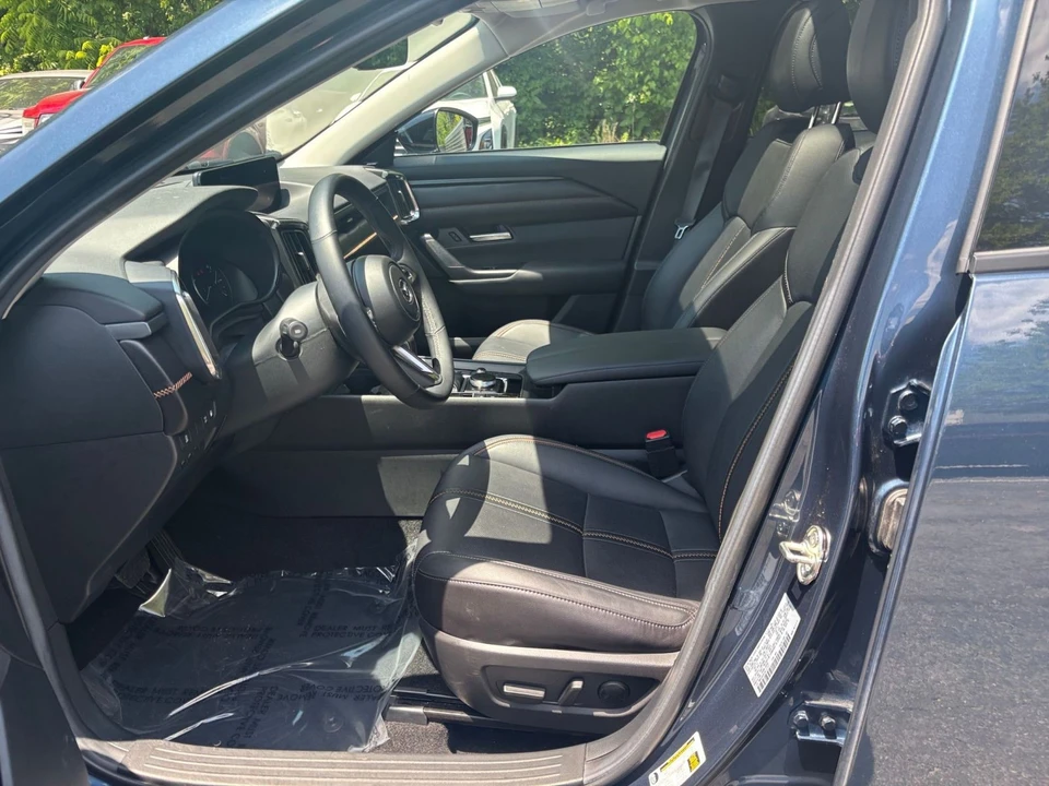 2025 Mazda CX-50 - Image 25 of 31