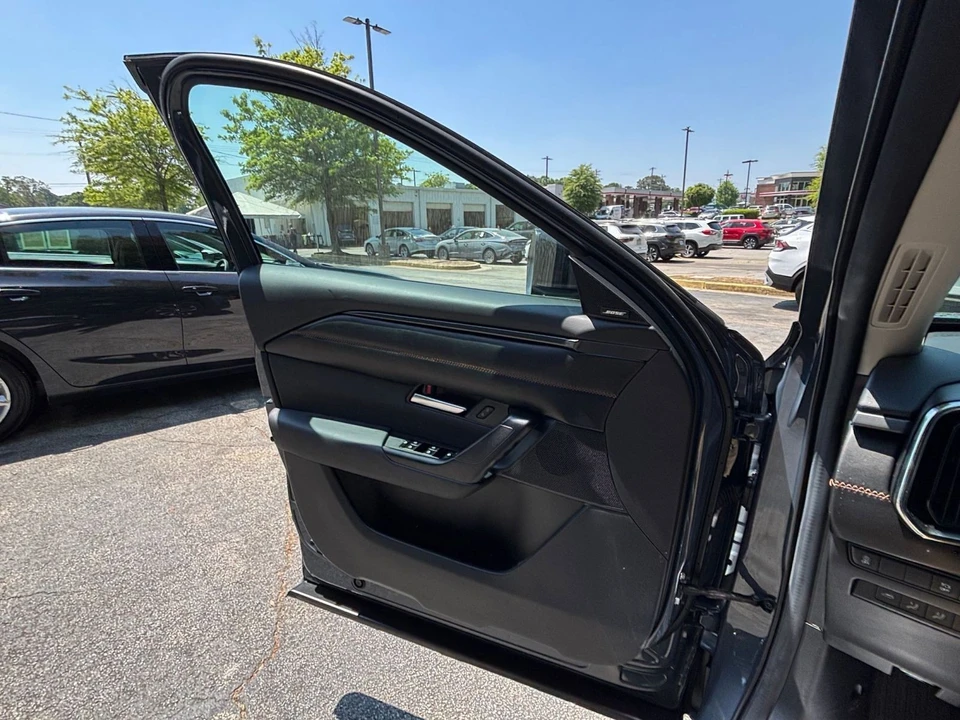 2025 Mazda CX-50 - Image 20 of 31