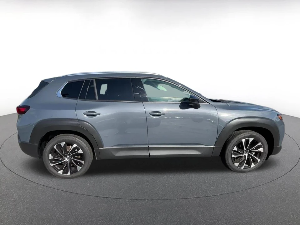 2025 Mazda CX-50 - Image 18 of 31