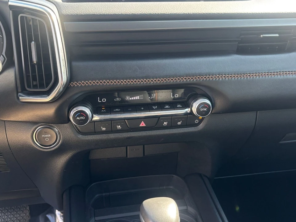2025 Mazda CX-50 - Image 19 of 31