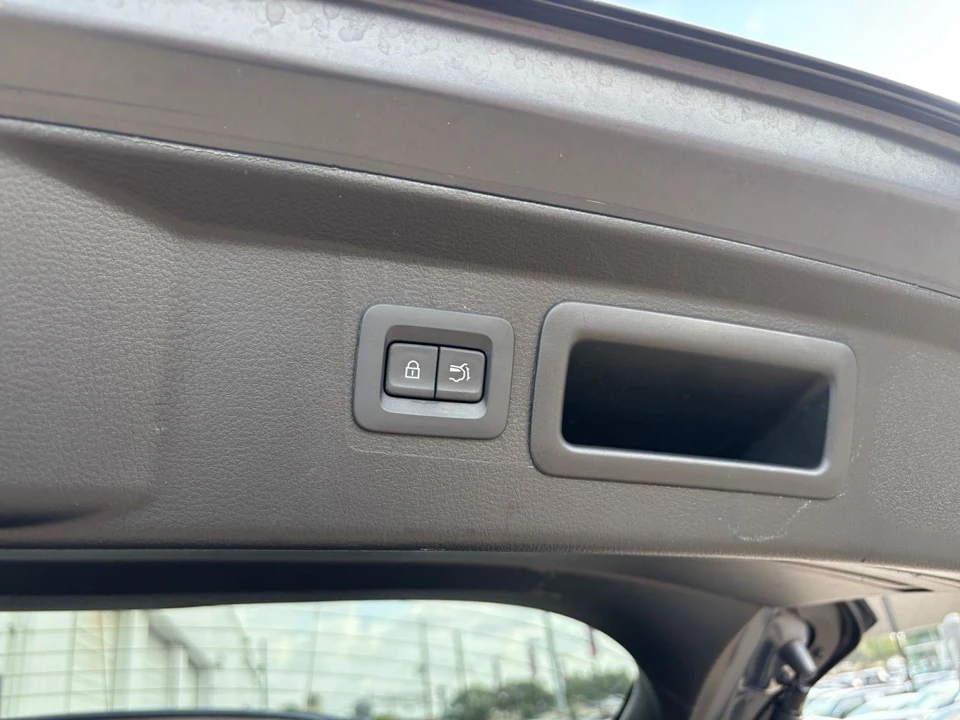 2025 Mazda CX-50 - Image 25 of 31