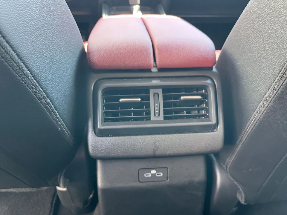 2025 Mazda CX-50 - Image 20 of 31