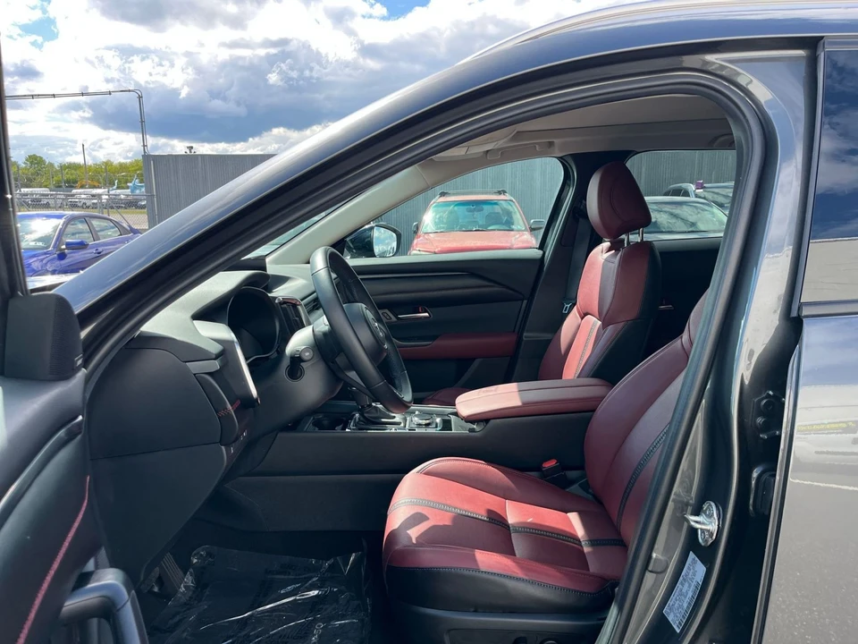 2025 Mazda CX-50 - Image 23 of 31
