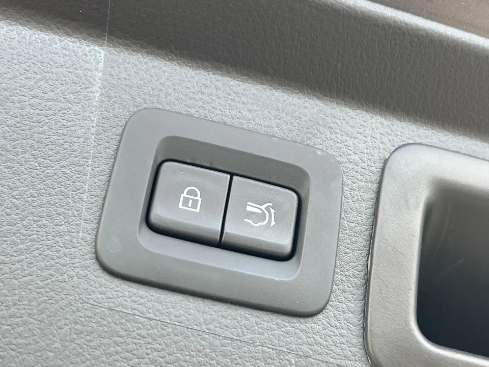 2025 Mazda CX-50 - Image 19 of 31