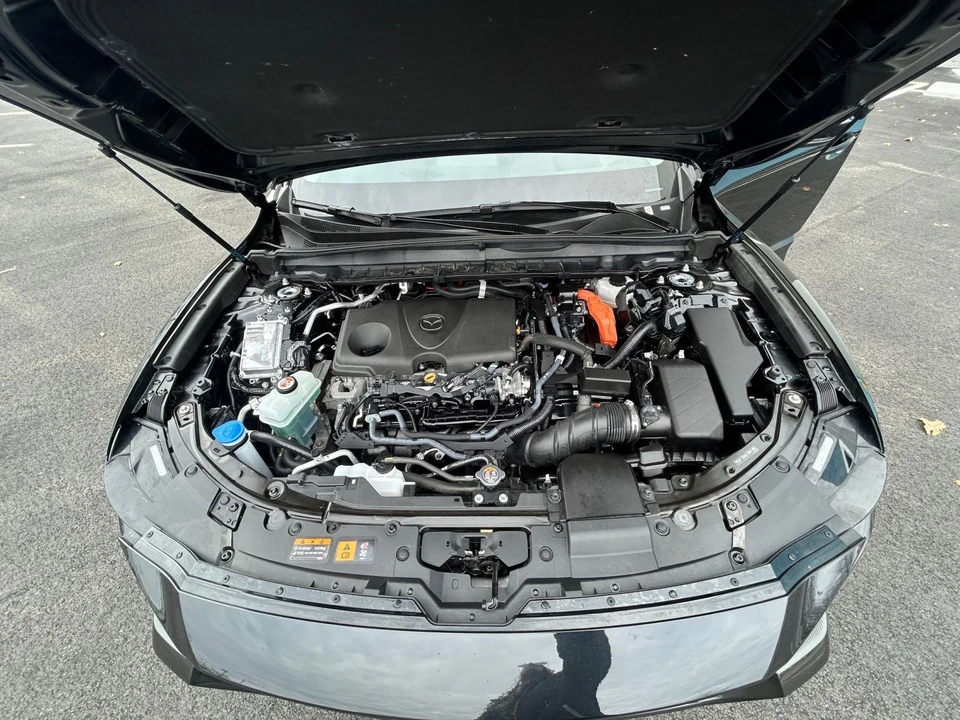 2025 Mazda CX-50 - Image 28 of 31