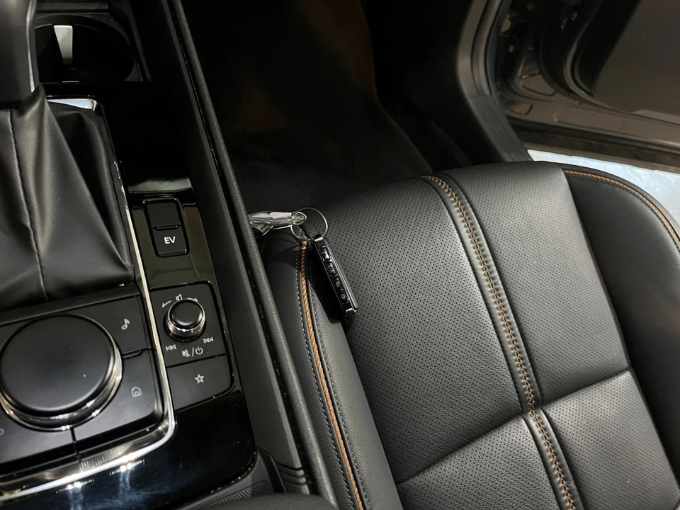 2025 Mazda CX-50 - Image 19 of 31