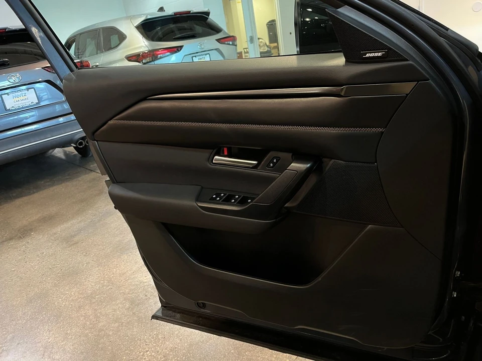 2025 Mazda CX-50 - Image 17 of 31