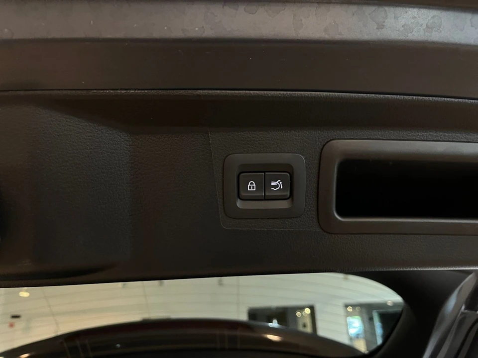 2025 Mazda CX-50 - Image 25 of 31