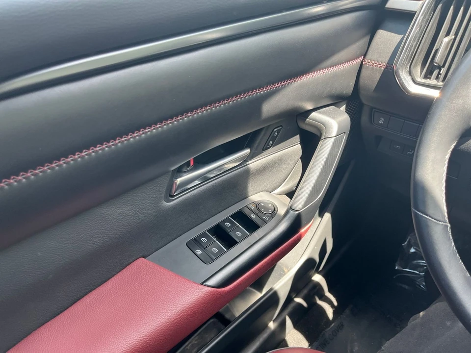 2025 Mazda CX-50 - Image 15 of 31