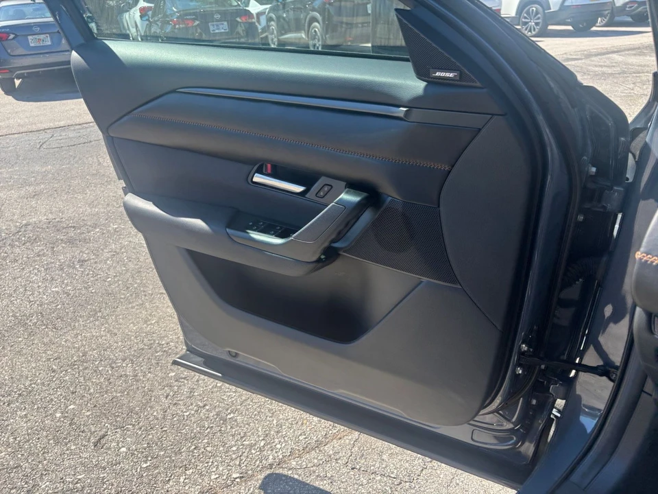 2025 Mazda CX-50 - Image 15 of 31