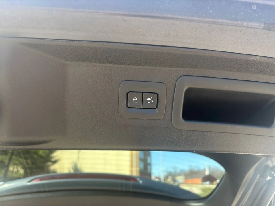 2025 Mazda CX-50 - Image 18 of 31