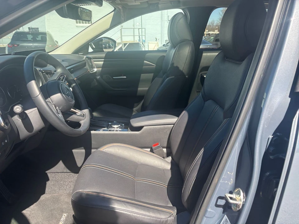 2025 Mazda CX-50 - Image 21 of 31