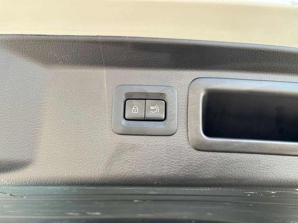 2025 Mazda CX-50 - Image 19 of 31