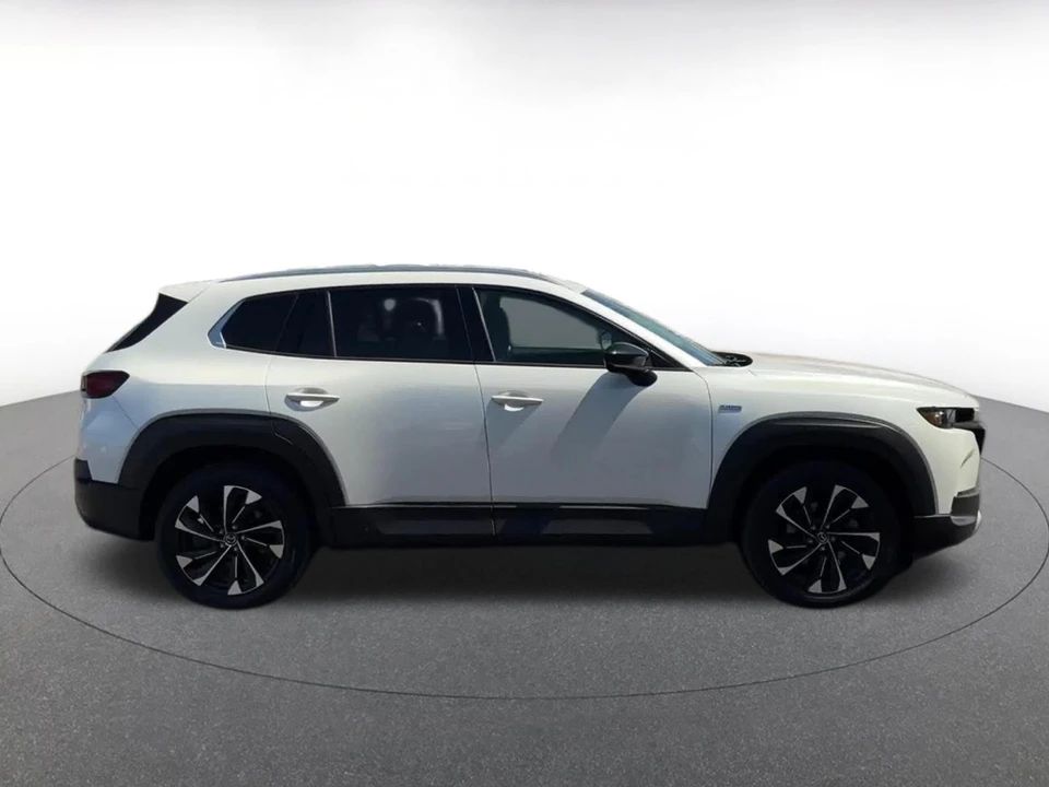 2025 Mazda CX-50 - Image 13 of 31