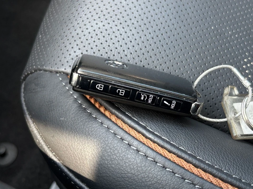2025 Mazda CX-50 - Image 16 of 31