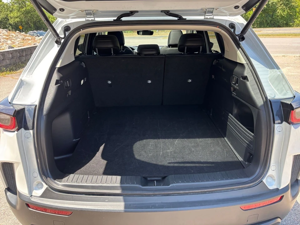 2025 Mazda CX-50 - Image 24 of 31