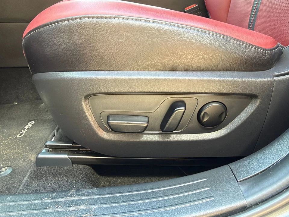 2025 Mazda CX-50 - Image 24 of 31