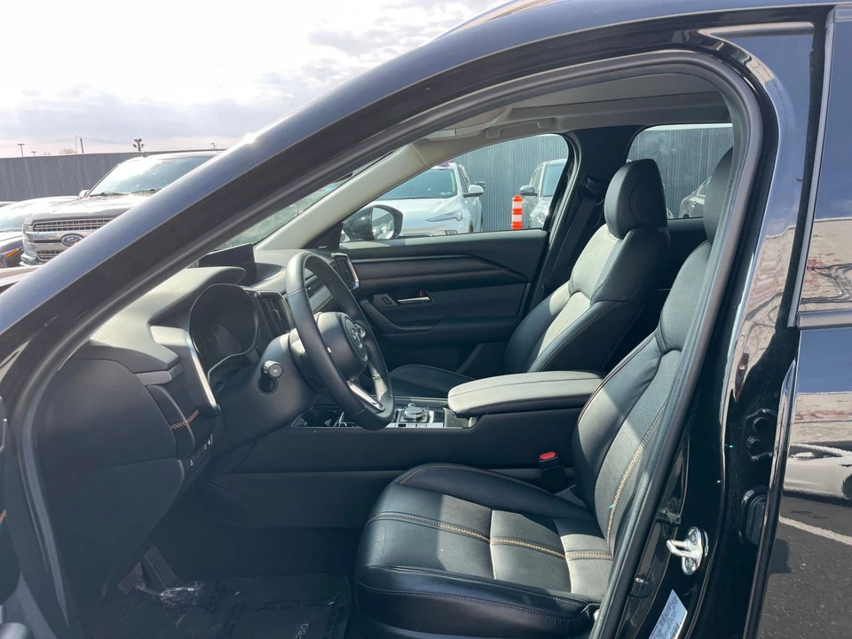 2025 Mazda CX-50 - Image 23 of 31