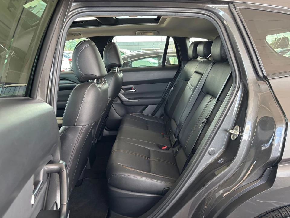 2025 Mazda CX-50 - Image 24 of 31