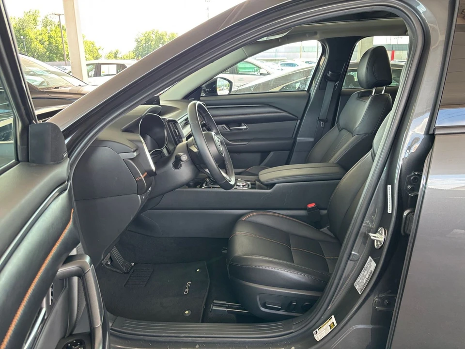 2025 Mazda CX-50 - Image 25 of 31