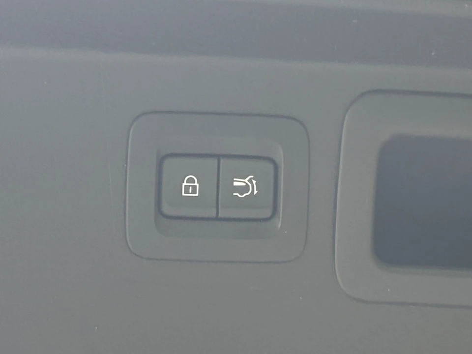 2025 Mazda CX-50 - Image 19 of 31