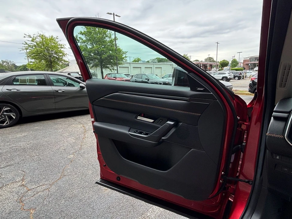 2025 Mazda CX-50 - Image 15 of 31