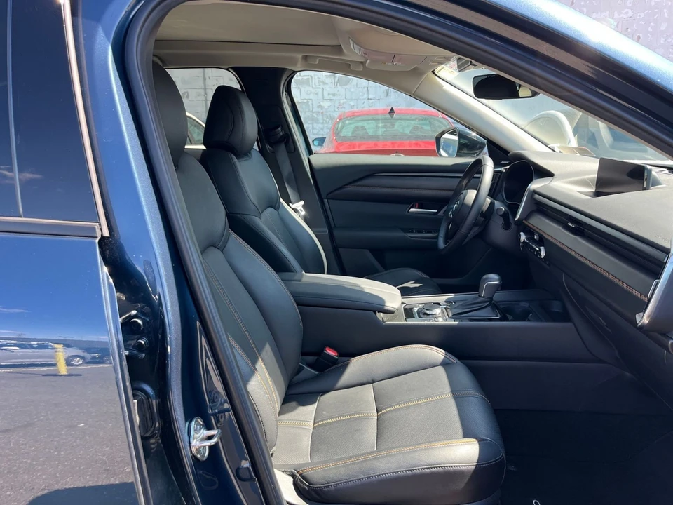 2025 Mazda CX-50 - Image 23 of 31
