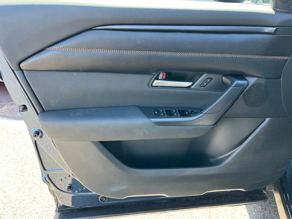 2025 Mazda CX-50 - Image 15 of 31