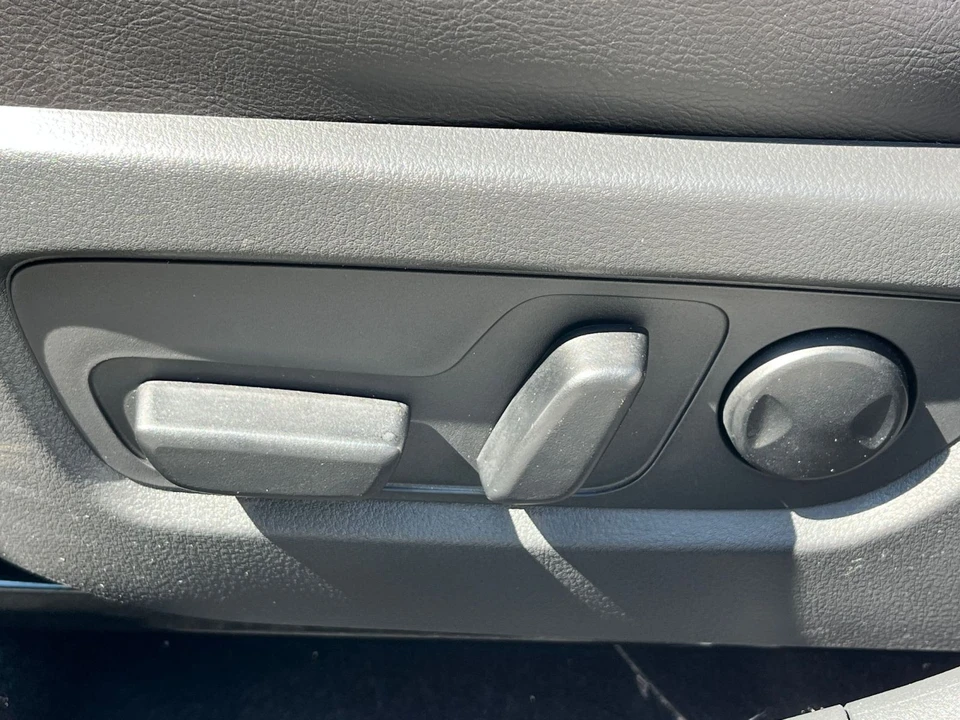 2025 Mazda CX-50 - Image 18 of 31