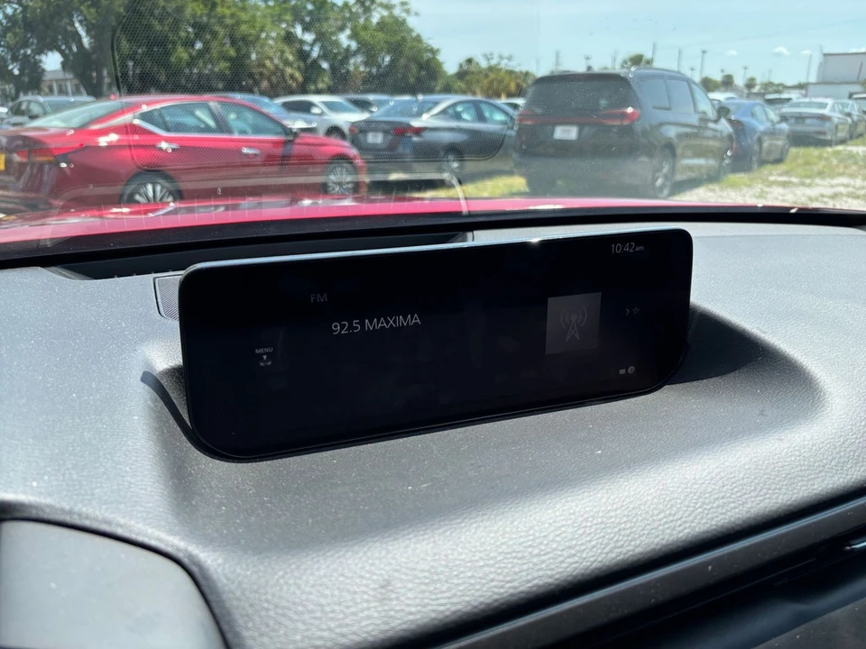 2025 Mazda CX-50 - Image 23 of 31