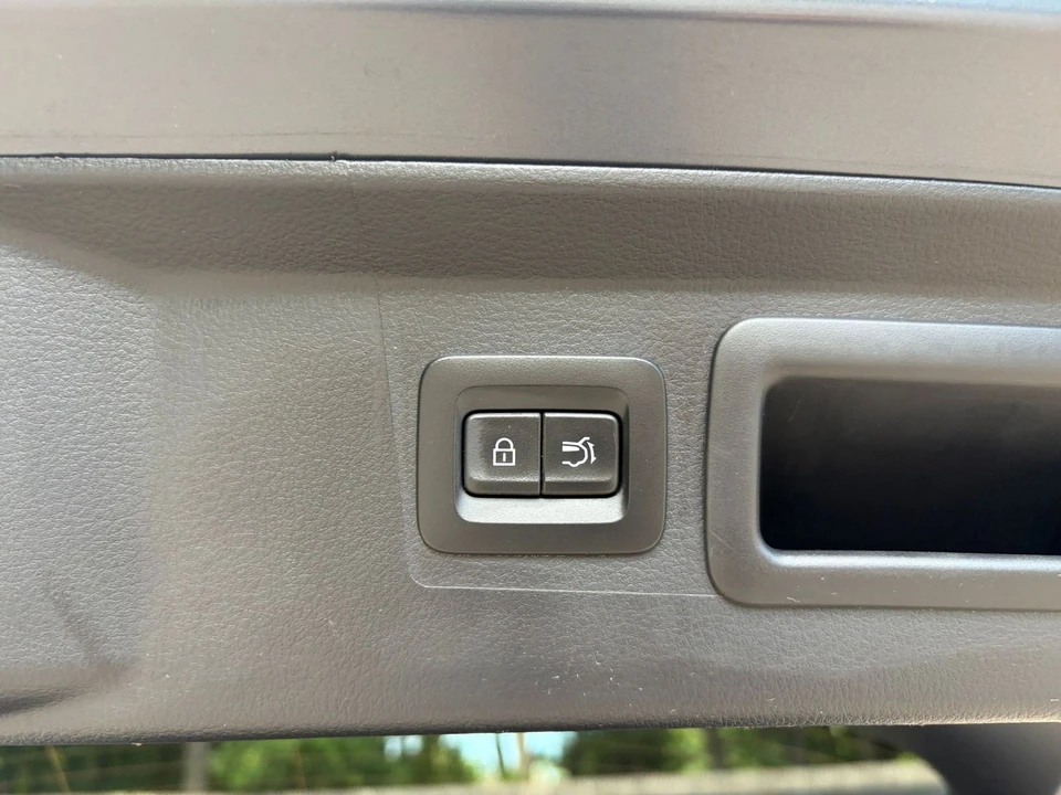 2025 Mazda CX-50 - Image 25 of 31