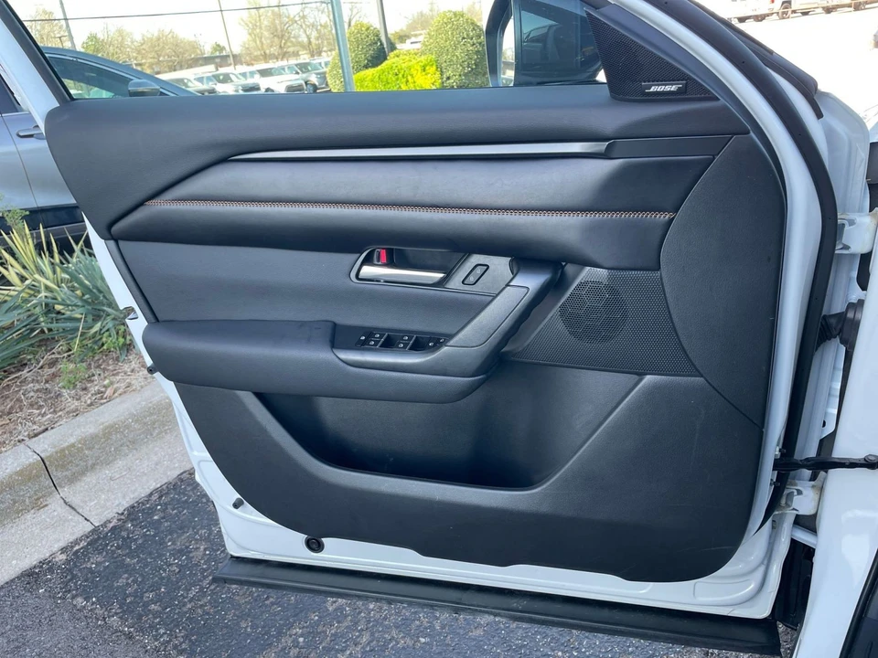2025 Mazda CX-50 - Image 15 of 31