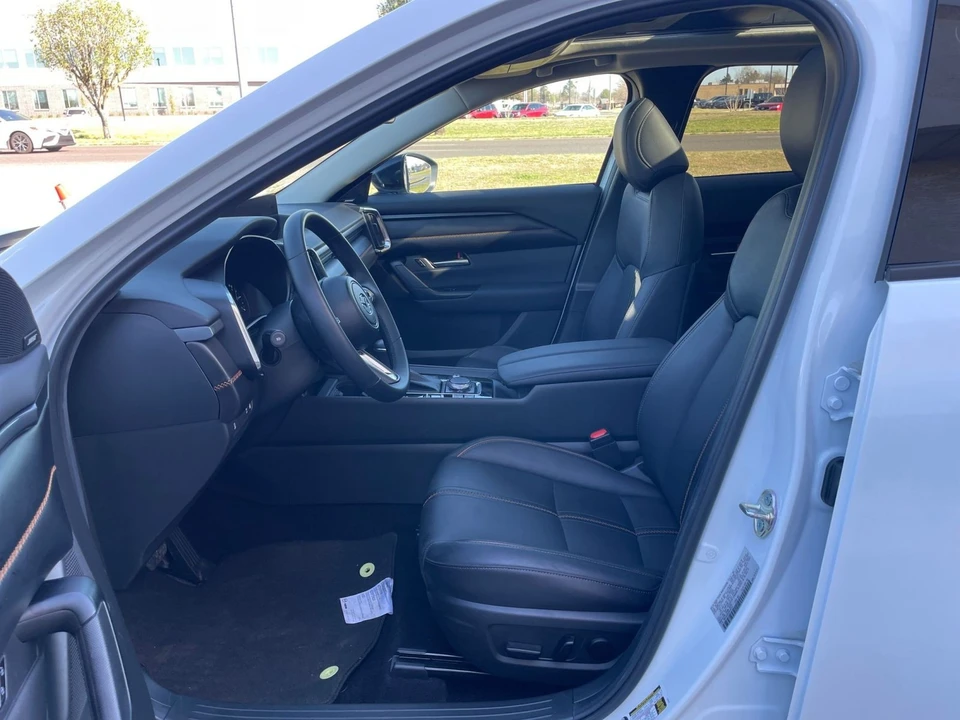 2025 Mazda CX-50 - Image 23 of 31