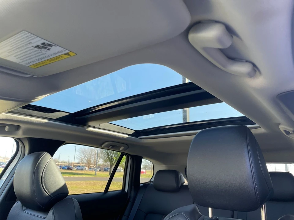 2025 Mazda CX-50 - Image 25 of 31