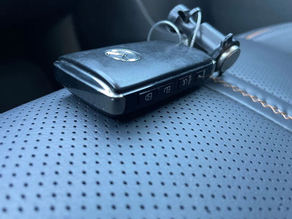 2025 Mazda CX-50 - Image 17 of 31