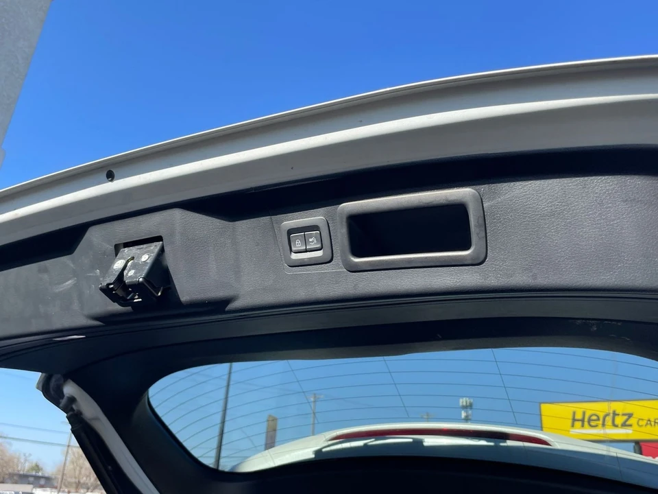 2025 Mazda CX-50 - Image 19 of 31