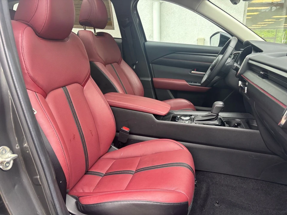 2025 Mazda CX-50 - Image 24 of 31