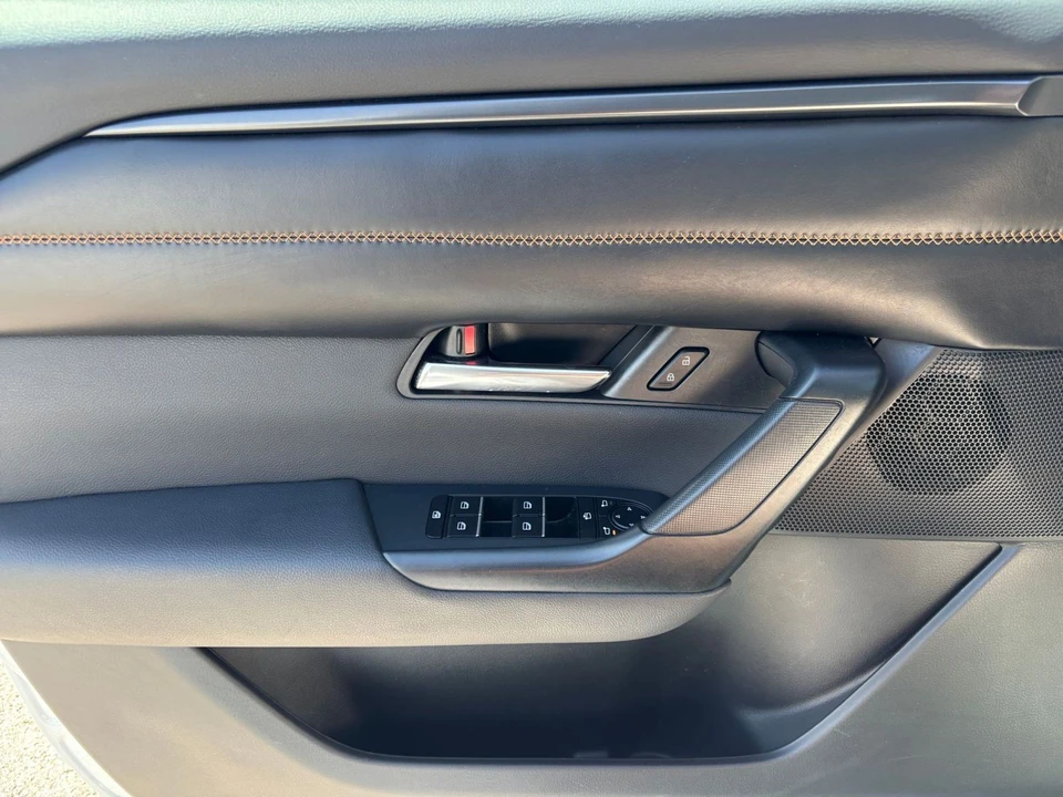 2025 Mazda CX-50 - Image 17 of 31