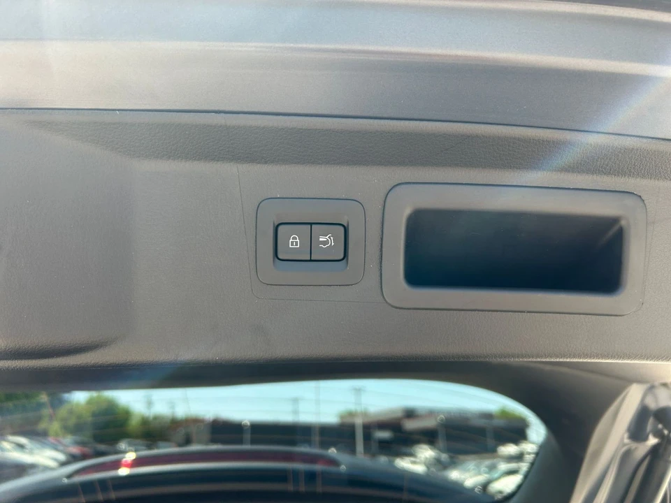 2025 Mazda CX-50 - Image 18 of 31