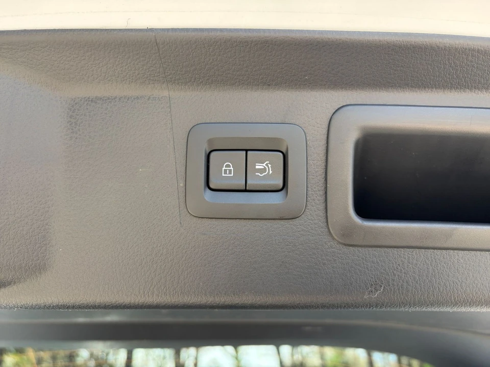 2025 Mazda CX-50 - Image 25 of 31