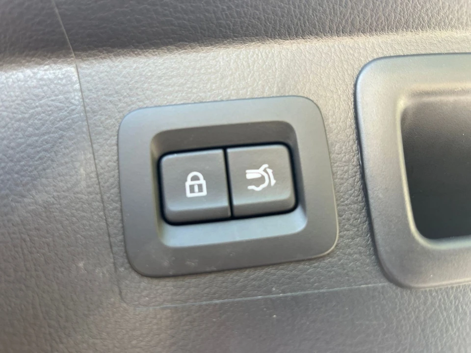 2025 Mazda CX-50 - Image 17 of 31
