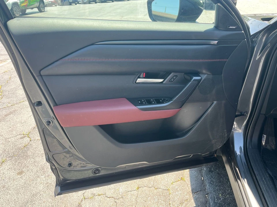 2025 Mazda CX-50 - Image 15 of 31