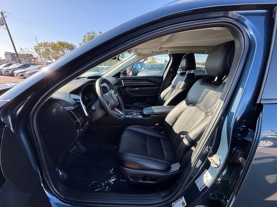 2025 Mazda CX-50 - Image 24 of 31