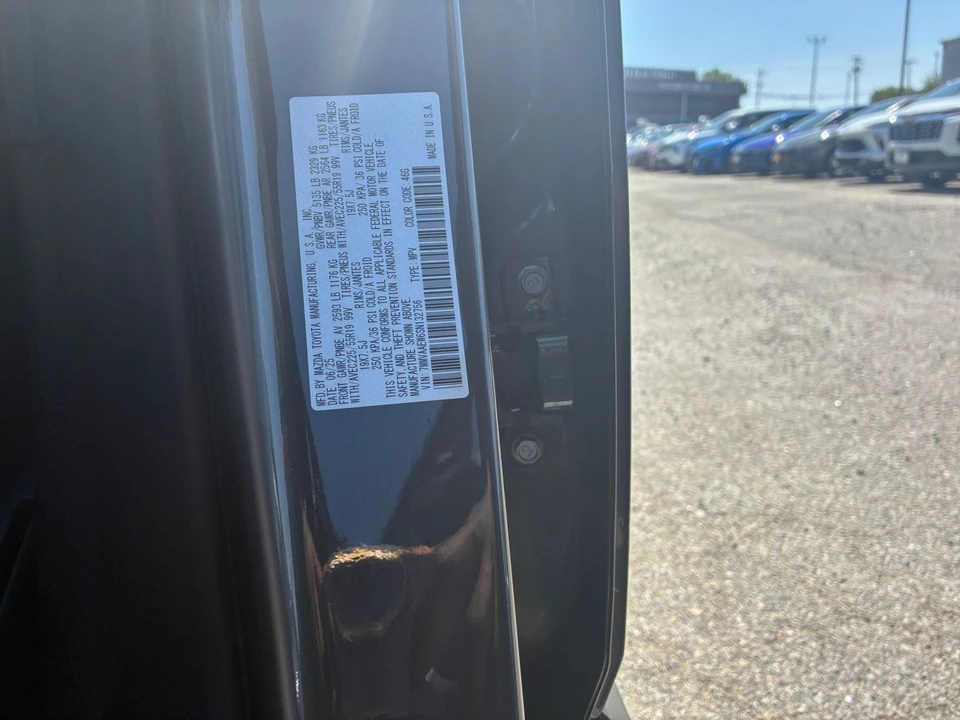 2025 Mazda CX-50 - Image 19 of 31