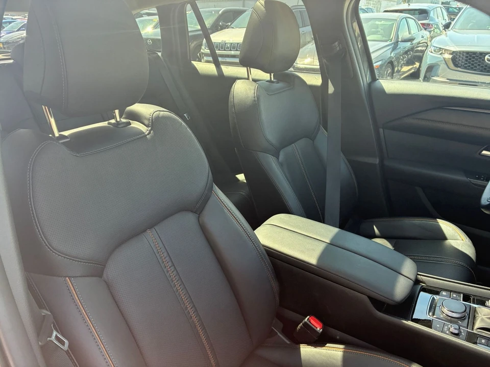 2025 Mazda CX-50 - Image 26 of 31