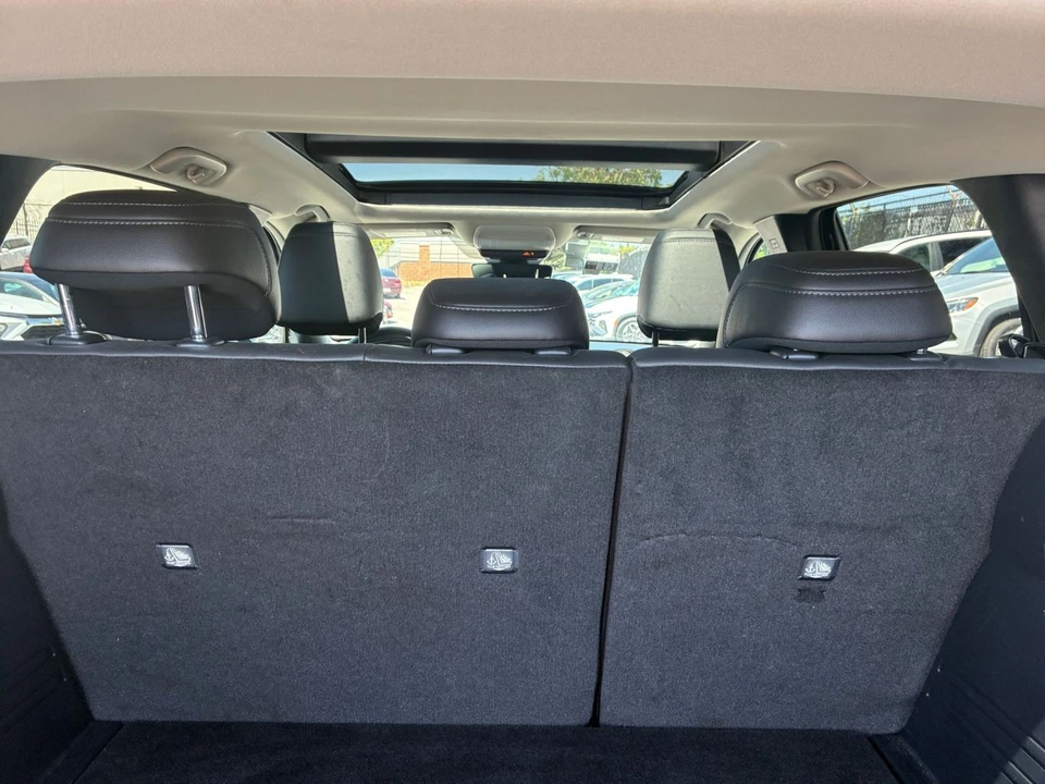 2025 Mazda CX-50 - Image 21 of 31