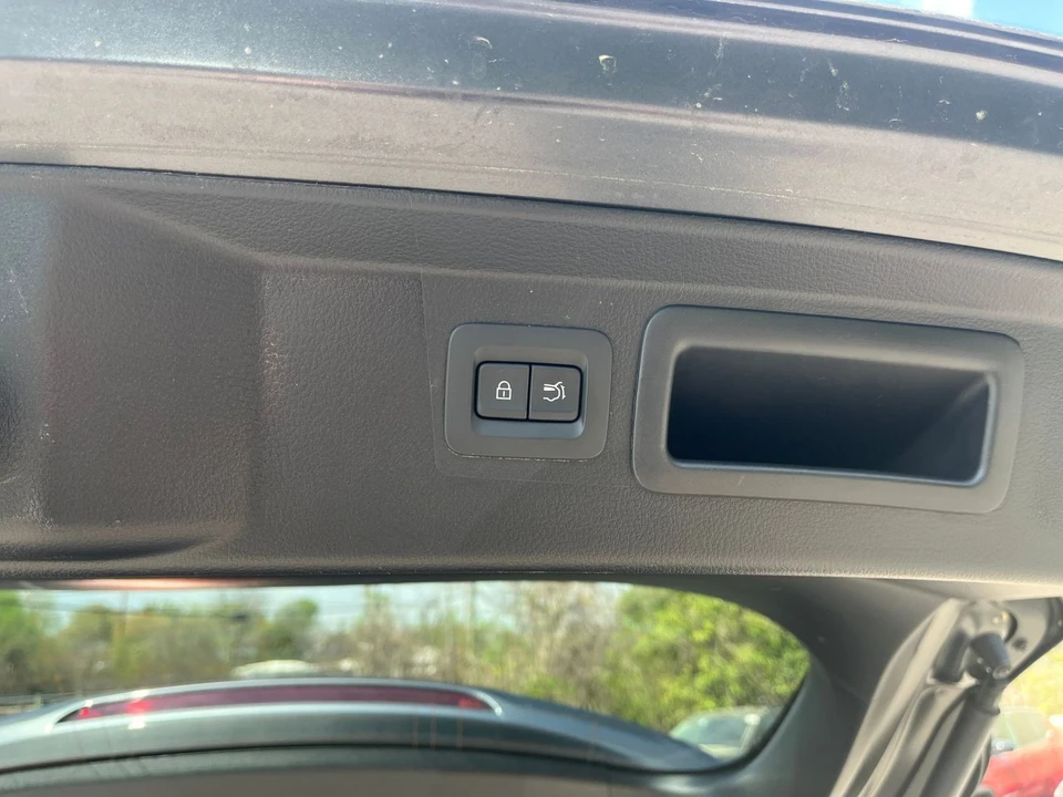 2025 Mazda CX-50 - Image 18 of 31