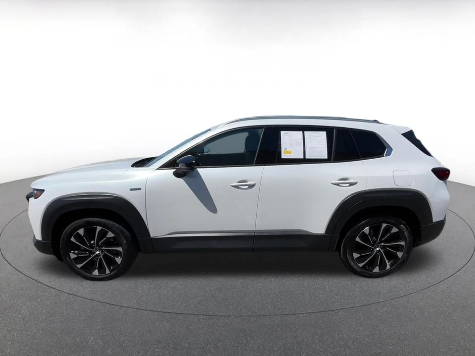 2025 Mazda CX-50 - Image 8 of 31