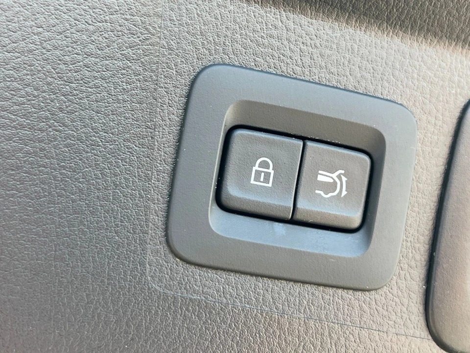 2025 Mazda CX-50 - Image 21 of 31