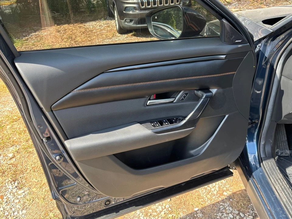 2025 Mazda CX-50 - Image 16 of 31